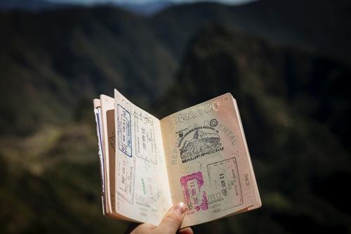 换新护照能继承旧护照上的签证吗