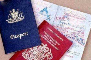 护照到期或者签证页用完重新办理护照，原有护照上的签证怎么办？
